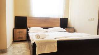 Хостелы Friendship Hostel & Tours Ереван Семейный номер-студио-2