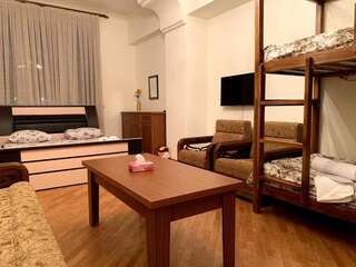 Хостелы Friendship Hostel & Tours Ереван Четырехместный номер Дуплекс-3