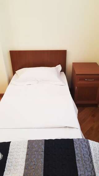 Хостелы Friendship Hostel & Tours Ереван Двухместный номер Делюкс с 2 отдельными кроватями-3