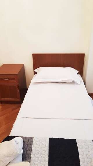 Хостелы Friendship Hostel & Tours Ереван Двухместный номер Делюкс с 2 отдельными кроватями-4
